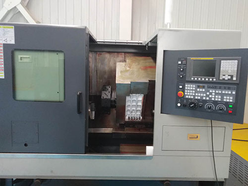 数控机床加工整机