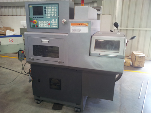 伺服电动机与单相异步电动机比较