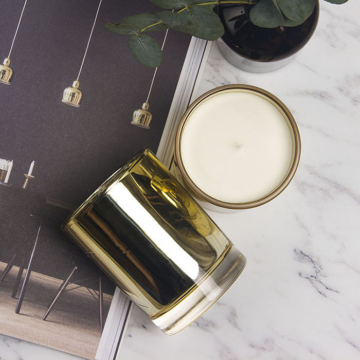 金色玻璃杯蜡烛