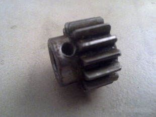 导致东莞齿轮加工时出现齿口崩角原因是什么？