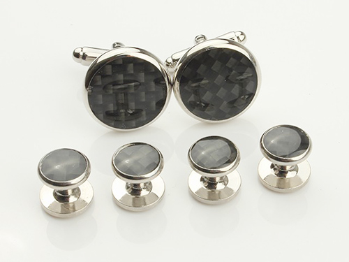 東莞鈕扣廠告訴你為什么西服袖口有三枚紐扣