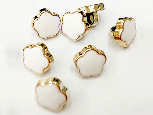 時(shí)代發(fā)展東莞五金鈕扣廠產(chǎn)品也呈現(xiàn)出多樣化