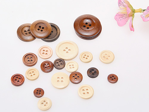 看看東莞五金鈕扣廠是如何選擇職業(yè)裝紐扣的