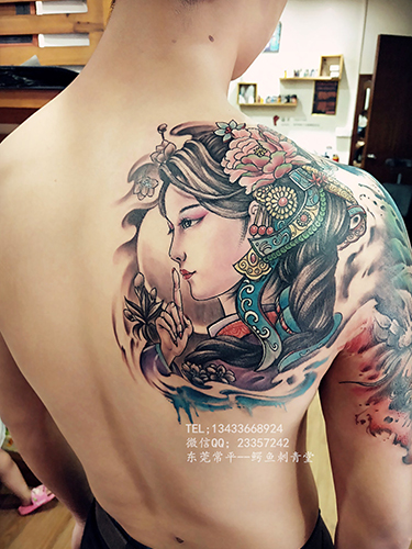 背部艺伎纹身