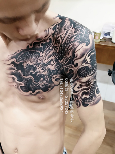 肩部纹身