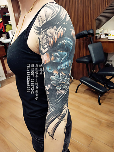 满臂刺青