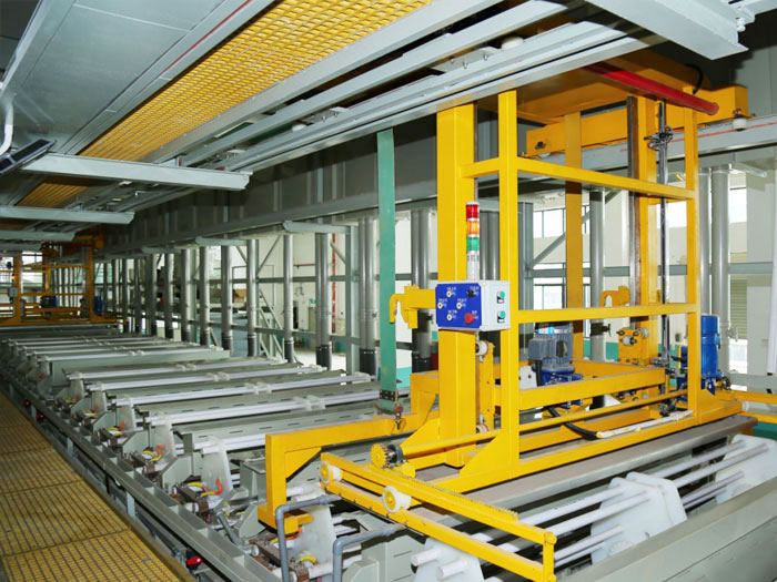 阐述关于电镀设备操作过程中需要注意哪些安全问题？