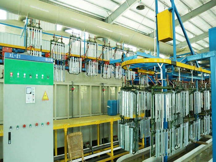 爬坡式吊臂生产线