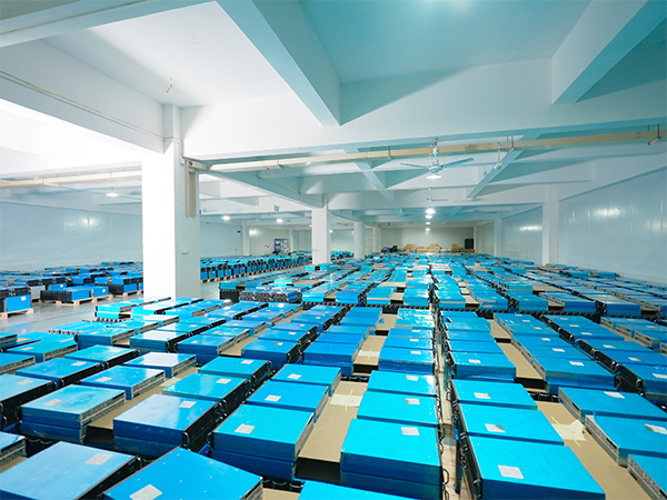 6000平方成品仓实景