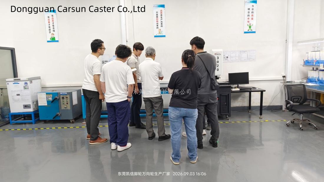 国外客户来访参观考察东莞凯信脚轮万向轮源头实力生产厂家工厂