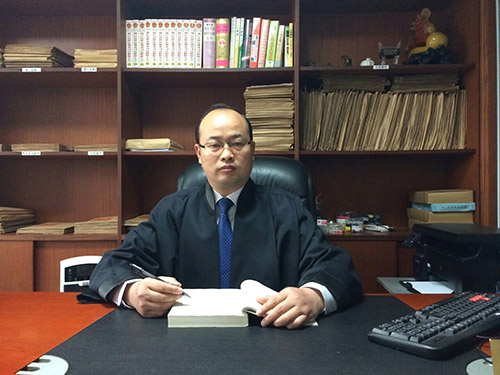 问：关于如何挑选靠谱的合同纠纷律师？