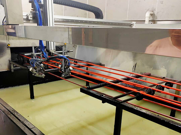 现在很多企业还在用人工喷涂，为什么说“换用往复喷涂机”是必然趋势？