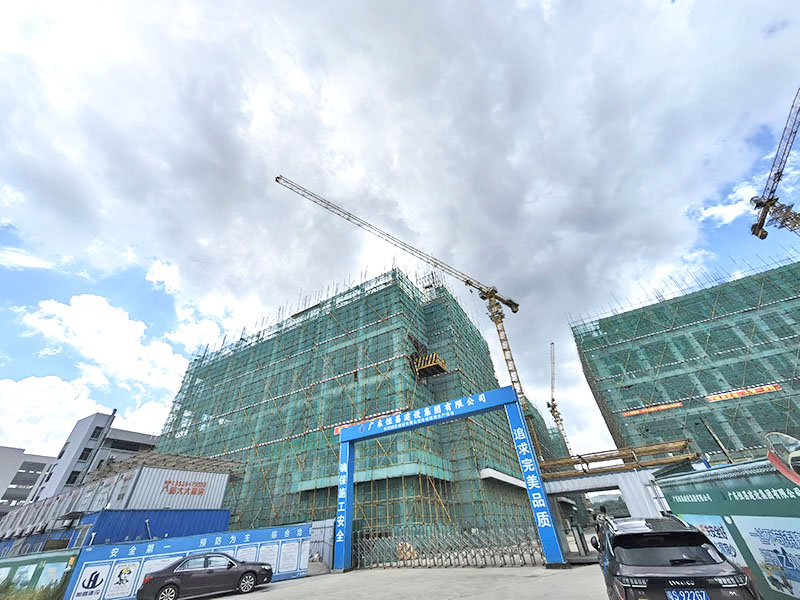 工地物料提升机安全装置如何进行日常维护？