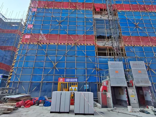 载货施工升降机具有哪些主要结构组成？