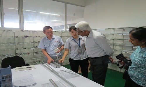 塑胶型材一站式定制解决方案服务商-联臻塑胶