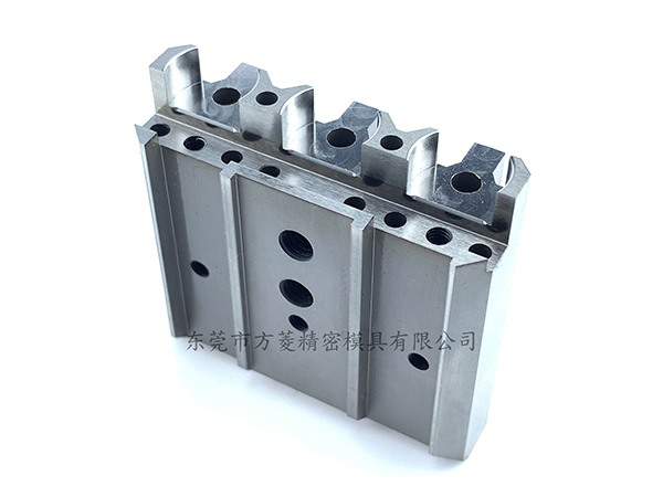 介绍一下汽车注塑模具有什么产品特点？