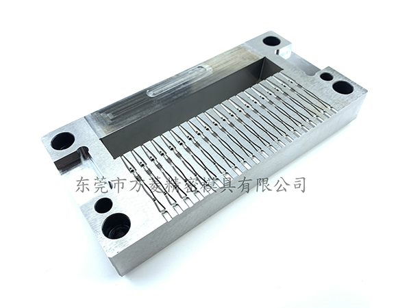 如何保证电子塑胶模具的精度和质量？