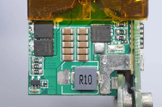 ?貼片電容與電感：液冷GPU Core供電PI-SI協同設計