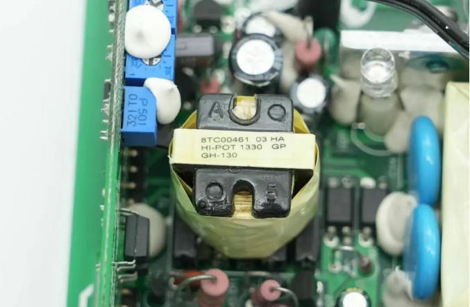 ���ص�Դ��ѹ��