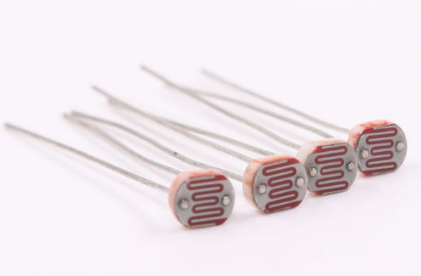 ?���������ڱ�ѹ����������·�е��¶��ȶ�����Ư�Ʋ���