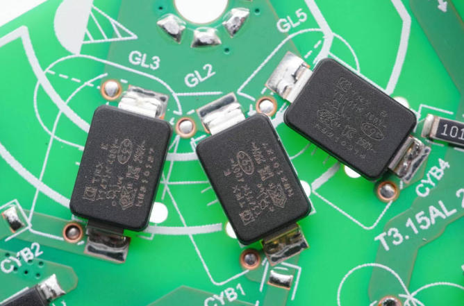 ����Y����