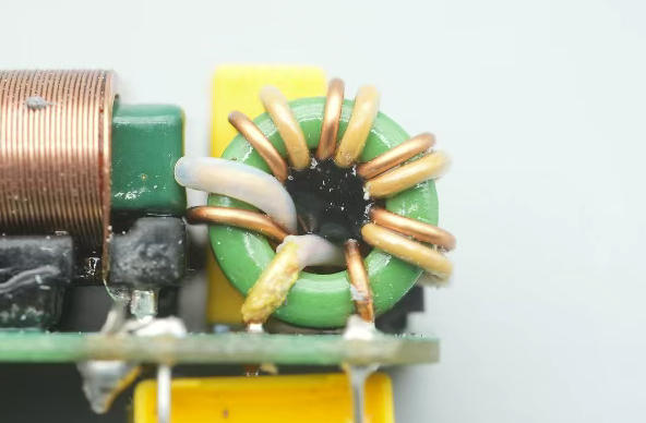 ��ģ��еķֲ����ݶԱ�ѹ����Ƶ�˲����ܵ�Ӱ�����Ż�