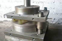 冷冲压模具受压迫的四种表现形式