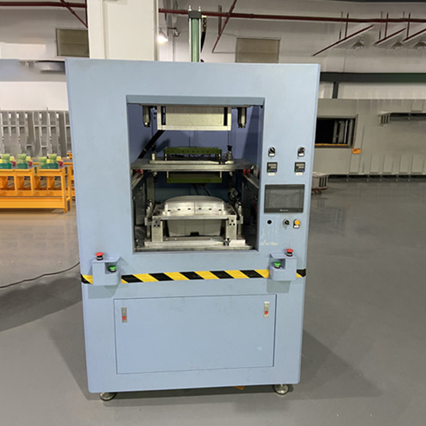 使用热板机具有什么核心特点？