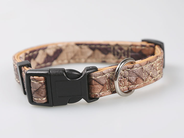 亚博 真皮宠物颈圈