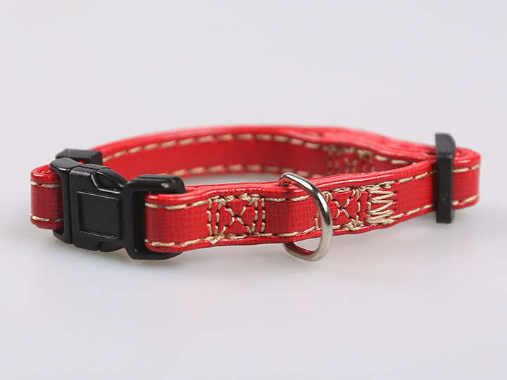 亚博 真皮带头颈圈 红色