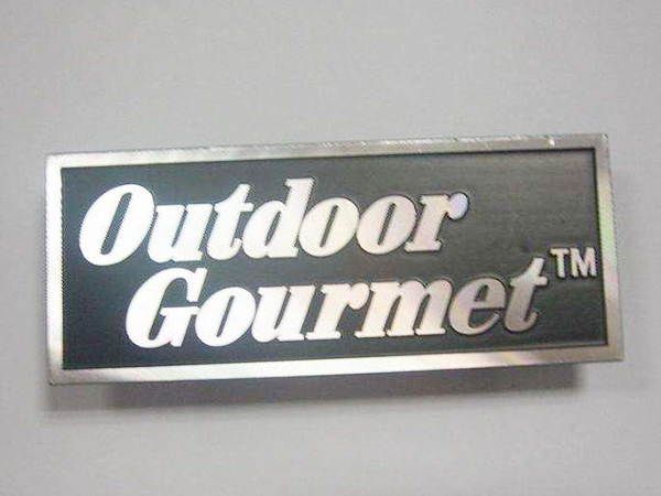 东莞蚀刻标牌使用时如何结构加固呢？