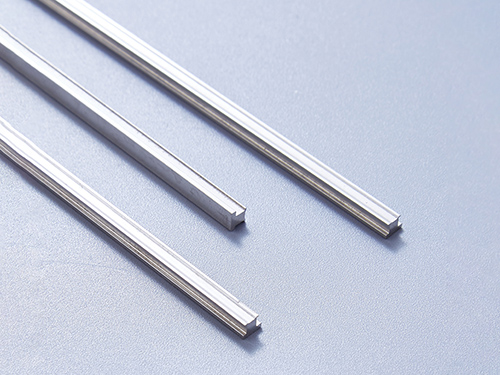 使用金属异型材料有什么性能和质量要求？