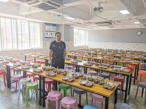 餐前分配负责人郑先生抽检