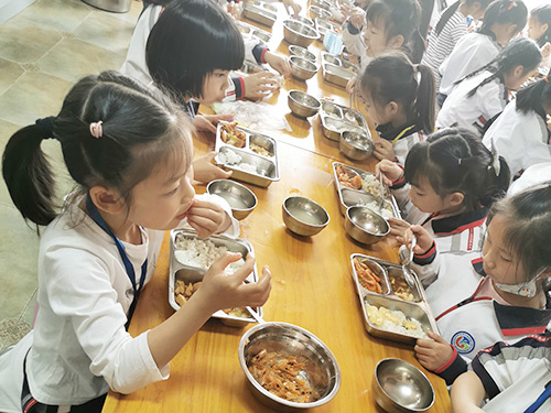 学校饭堂承包工作应该如何做到更好？