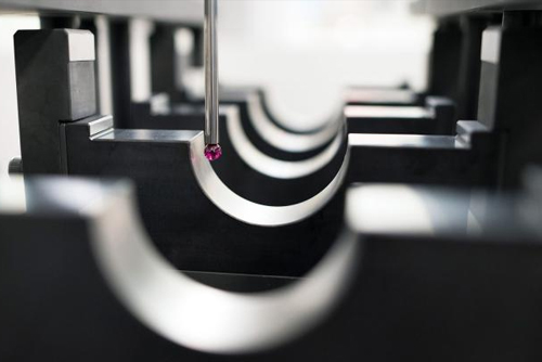 高精度三坐标测量机对标准件特点