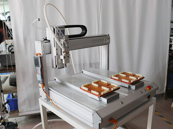 自动点胶机在芯片封装行业的应用