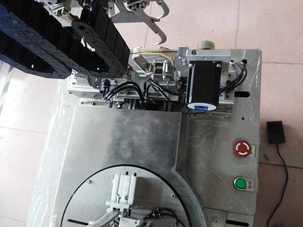 自動扎線機(jī)下爪平移雙導(dǎo)軌