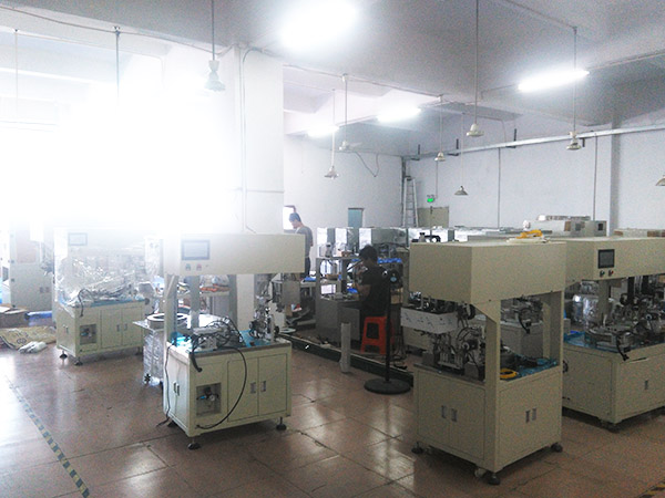 自動繞線扎線機工作區(qū)