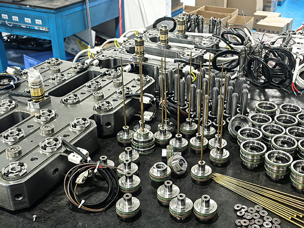 一出24针阀式热流道