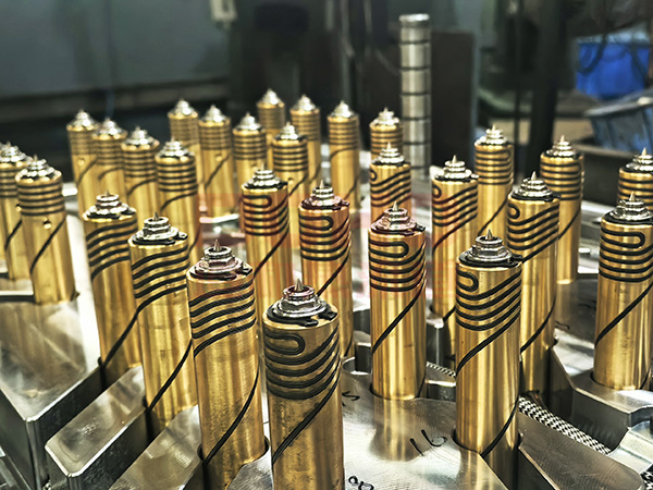 尖咀热流道系统