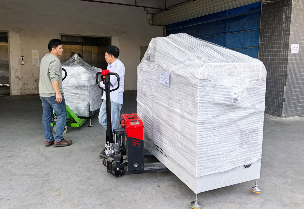 派瑞林镀膜设备发往湖南