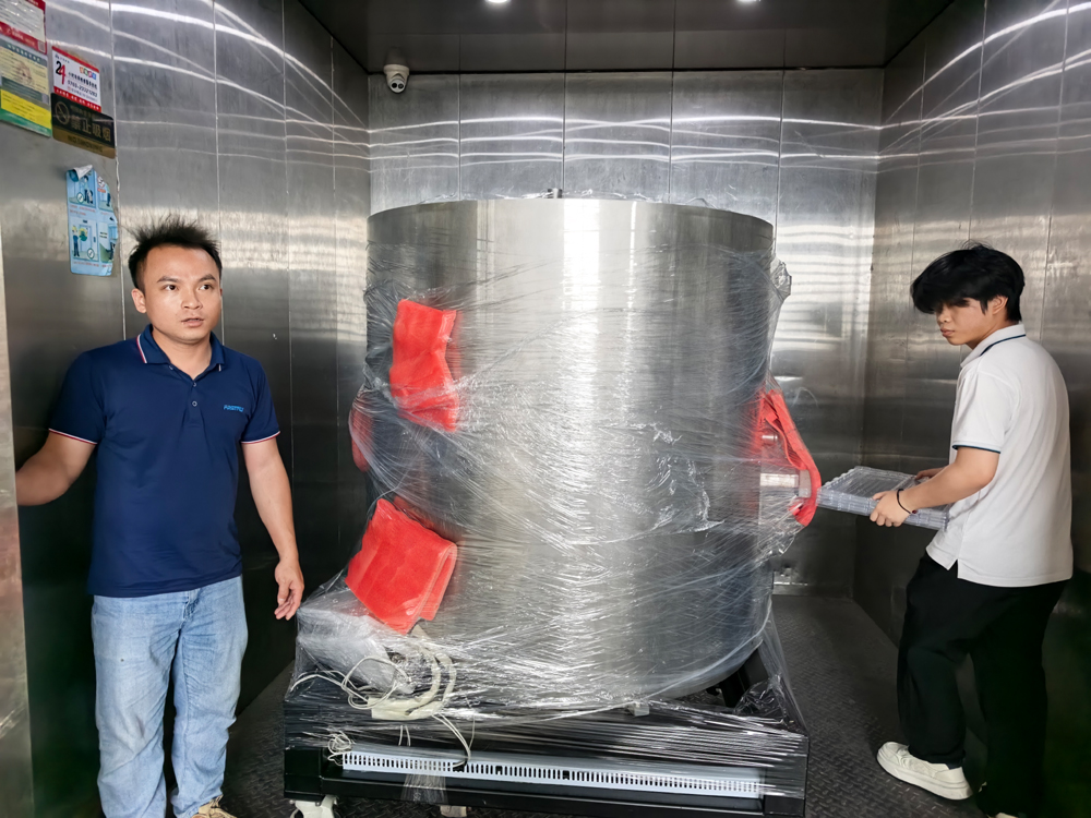 派瑞林镀膜设备发往深圳