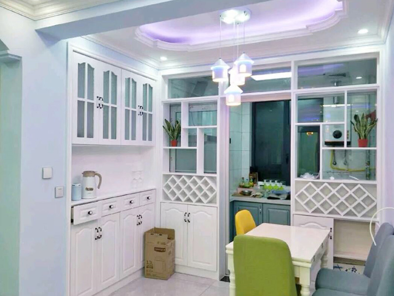 厨房移门旁餐边柜