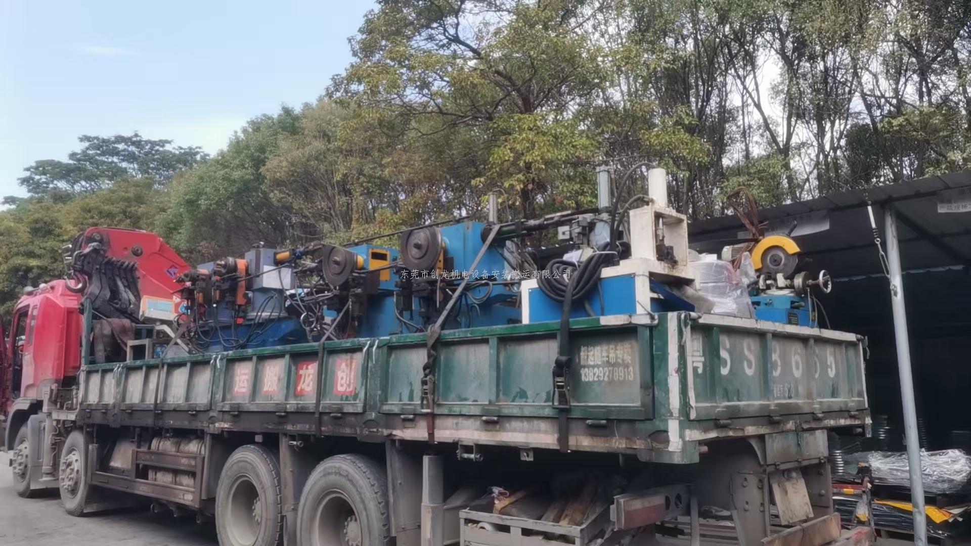 东莞创龙搬迁助力常平压铸机吊装，专业赋能制造业升级