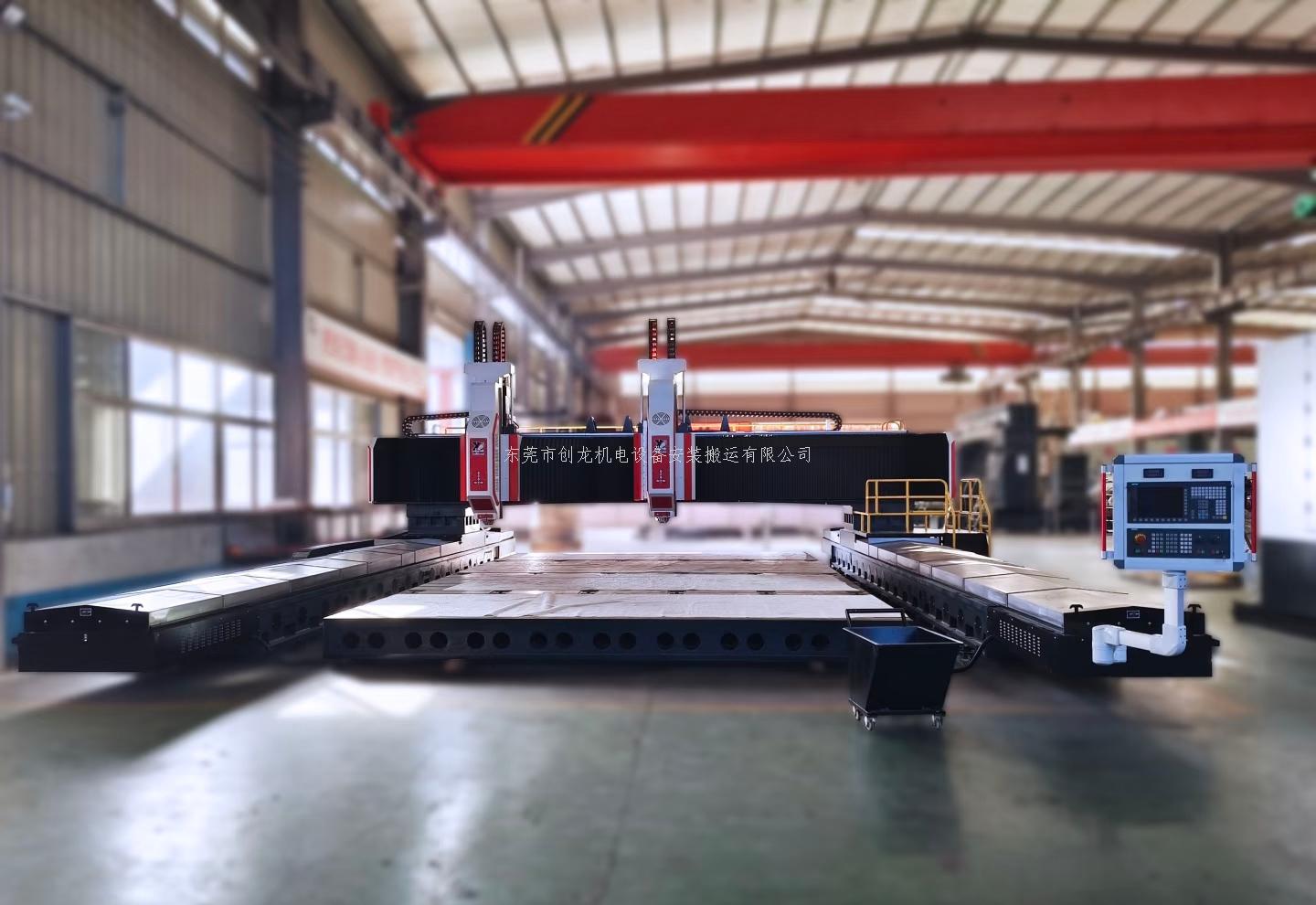 東莞創(chuàng)龍搬遷｜長安龍門吊裝天花板 穩(wěn)準(zhǔn)快不損機(jī)，工業(yè)吊裝零踩坑