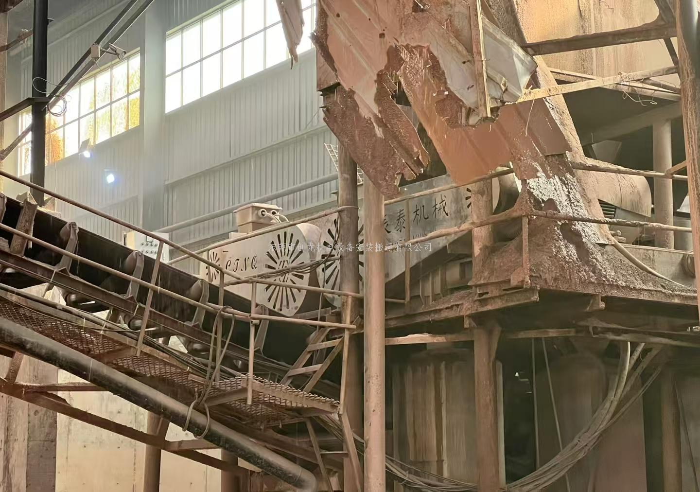 东莞创龙搬迁｜清溪制砂机吊装，专业攻坚，护航砂石设备安全就位