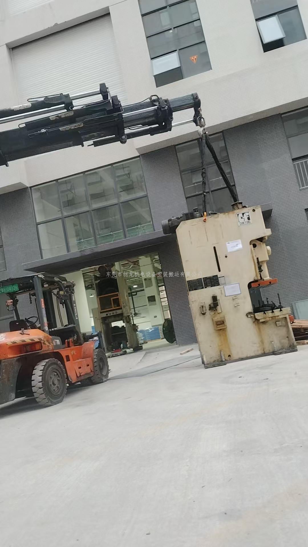 东莞创龙搬迁：专业承接谢岗冲床吊装搬迁，安全高效守好生产防线