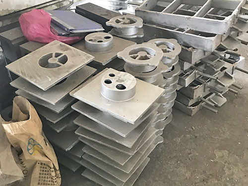 砂杭州鑄鋁廠家講述一下砂杭州鑄鋁在澆注操作過程中注意哪些細(xì)節(jié)？的圖片