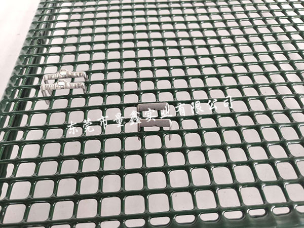 使用表带扣清洗篮过程中有什么设计特点？