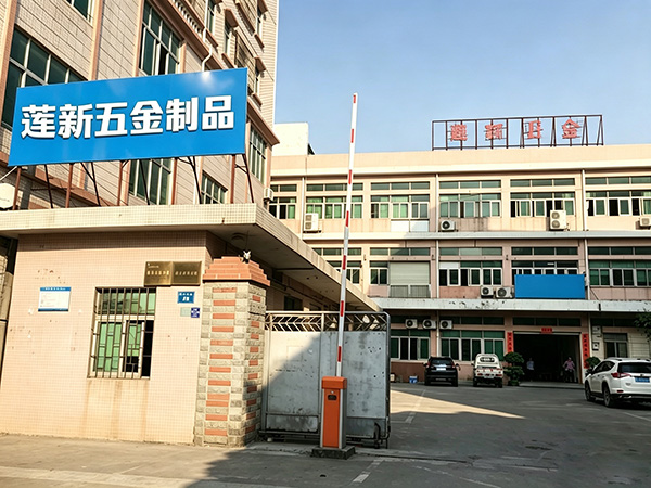 厂房门口